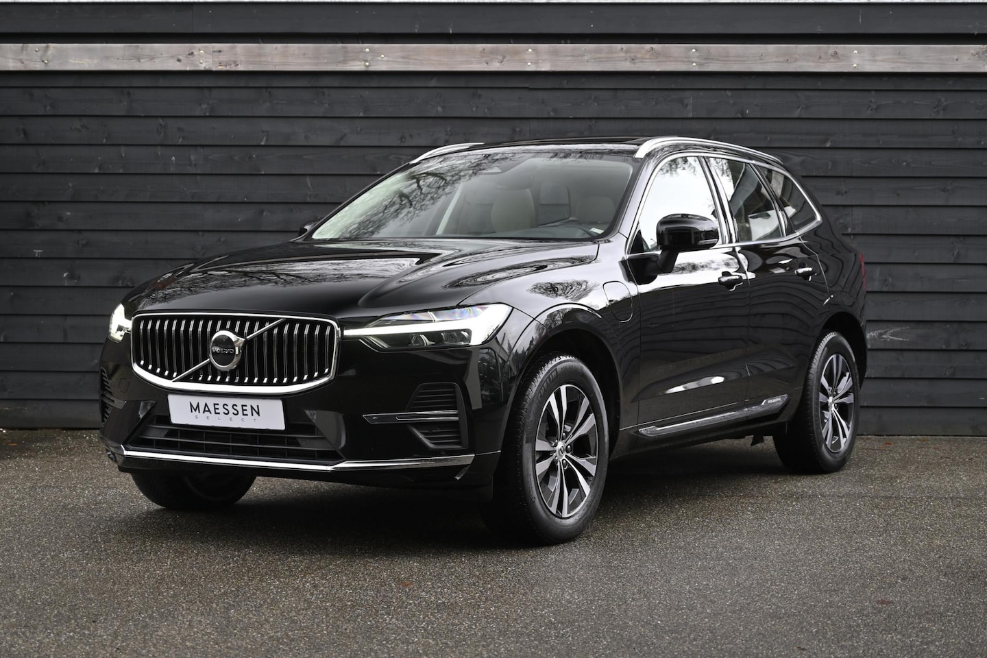 Volvo XC60 - 2.0 T6 Plug-in hybrid AWD Essential Bright Panorama | Blond Leder | Standverwarming | Comf - AutoWereld.nl