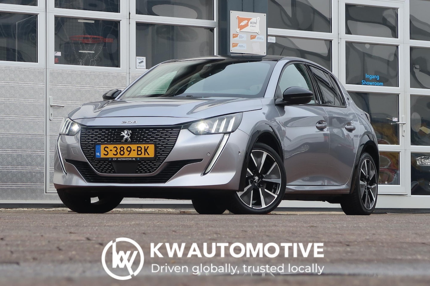 Peugeot e-208 - EV GT 350 50 kWh PANO/ VIRTUAL COCKPIT/ CAM/ CARPLAY/ CRUISE/ CLIMA - AutoWereld.nl