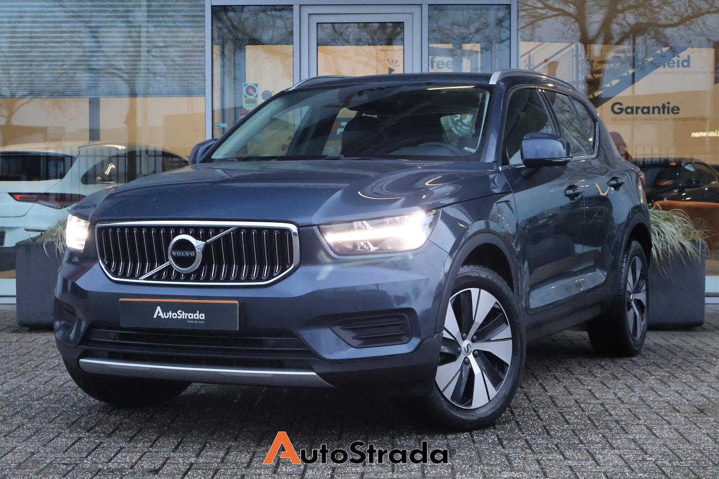 Volvo XC40 - T4 Inscription Twin Engine 211pk | Cruise | Climate | Navigatie | Virtual | Camera | Trekh - AutoWereld.nl