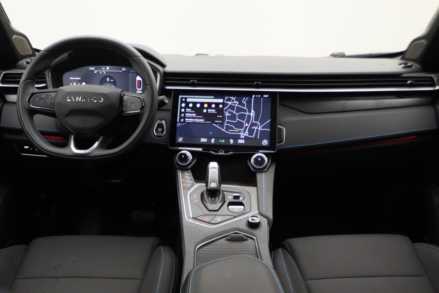 Lynk & Co 01 - 1.5 Two-Tone, 360° Camera, Panoramadak, Zwarte hemel, ACC, Keyless, PDC, LED, 20'' - AutoWereld.nl