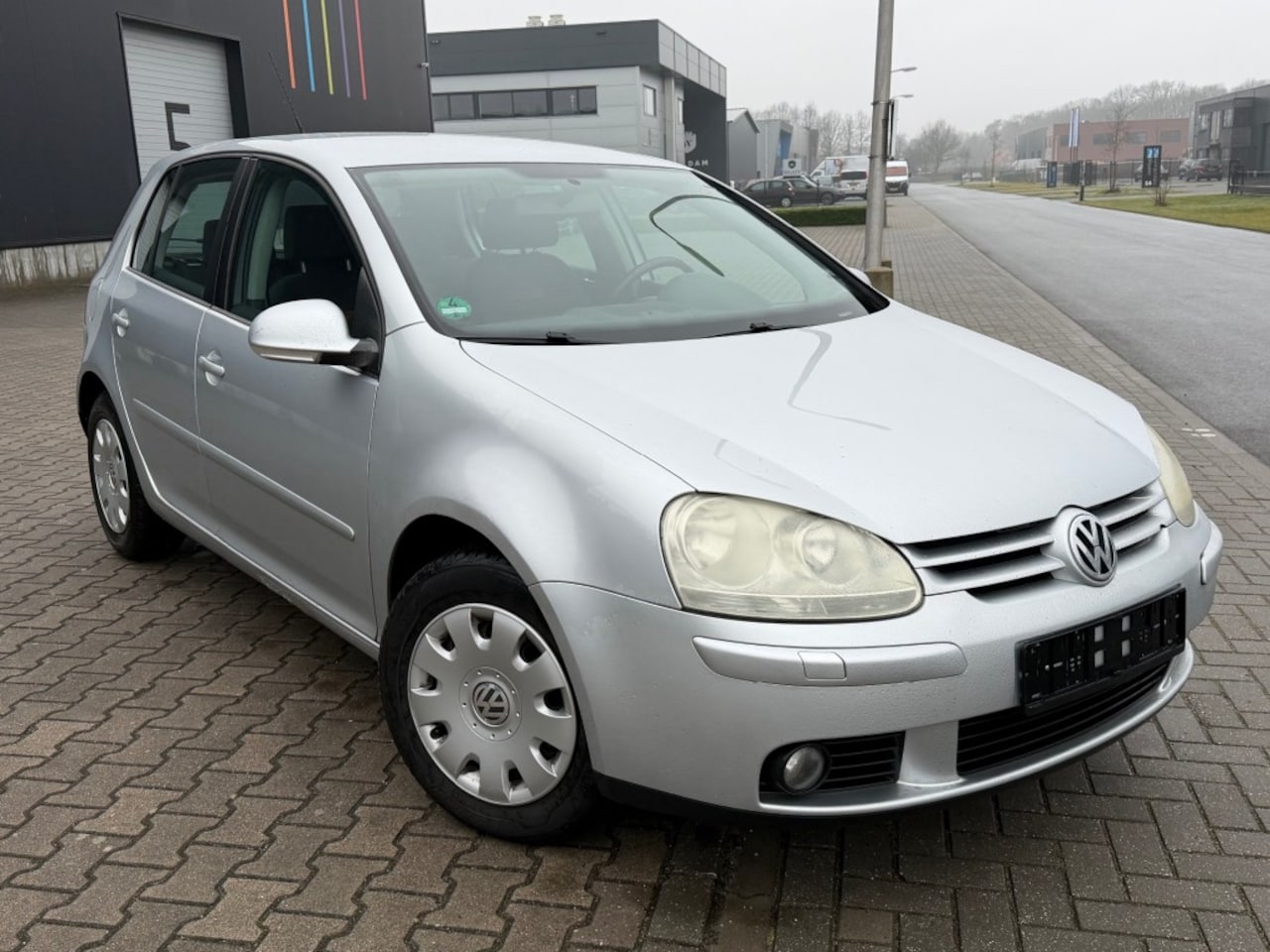 Volkswagen Golf - 1.6 OPTIVE /5-DEURS /CRUISE  / STOELVERWARMING - AutoWereld.nl