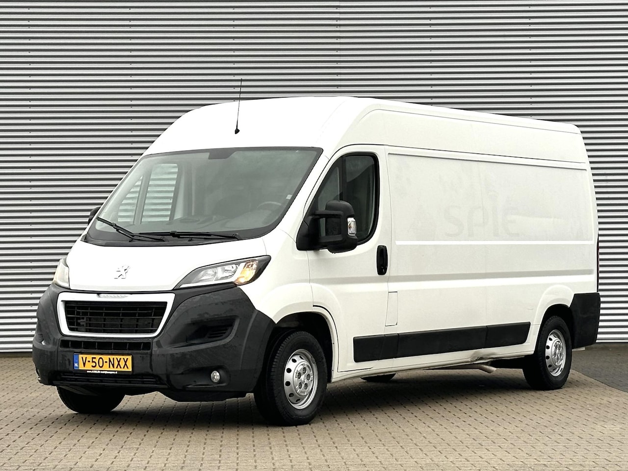 Peugeot Boxer - 335 2.0 BlueHDI L3H2 Bus met laadklep - AutoWereld.nl