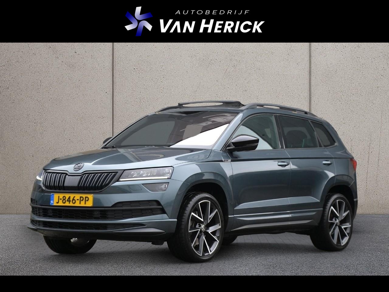Skoda Karoq - 1.5 TSI ACT 150PK Sportline Business Automaat | Panoramadak | Trekhaak | Winterpakket - AutoWereld.nl