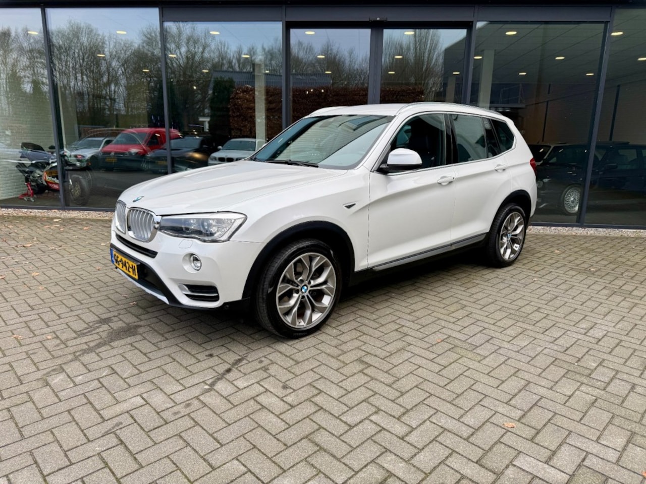 BMW X3 - sDrive20i High Exe,SportLeer,Xenon,Elekt Trekhk,NaviPro,Dealer OH,Stoelverw - AutoWereld.nl