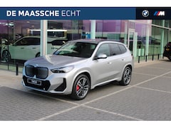 BMW iX1 - eDrive20 M Sport / Panoramadak / Trekhaak / Sportstoelen / M Adaptief onderstel / Comfort