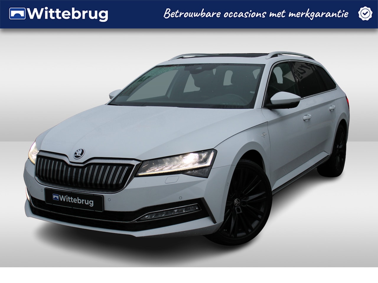 Skoda Superb Combi - 1.4 TSI 218pk iV Laurin & Klement DSG / Panorama dak / Leder / LED Matrix / Navigatie Pro - AutoWereld.nl