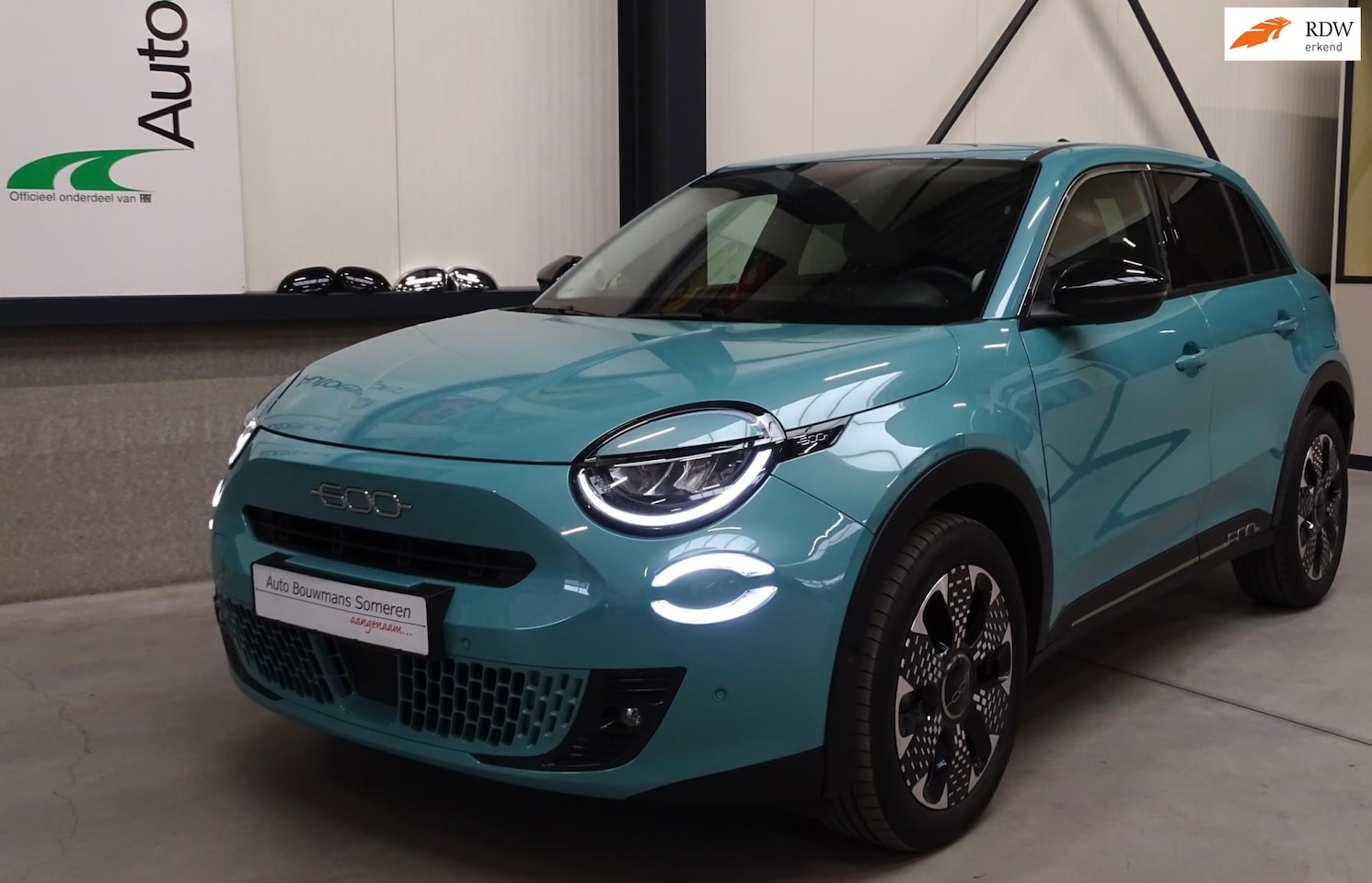 Fiat 600 - 1.2 Hybrid "LA PRIMA" - ALS NIEUW !!/ADAPTIVE CRUISE/NAVI/CAMERA/BLUETOOTH/ETC - AutoWereld.nl