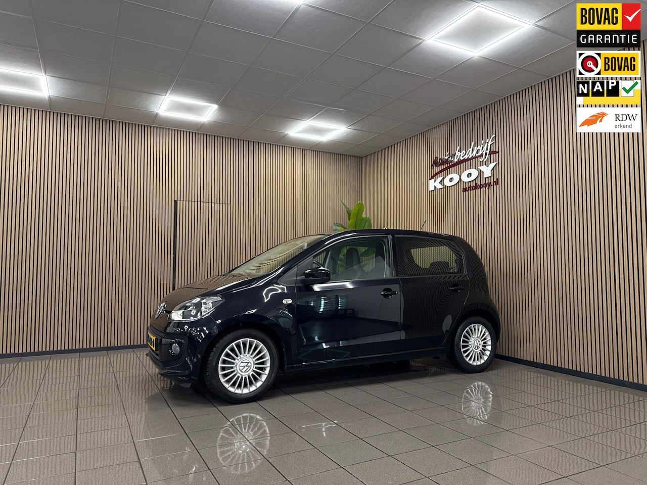 Volkswagen Up! - 1.0 high up! BlueMotion * Navigatie / LM Velgen / Cruise control / NL Auto * - AutoWereld.nl