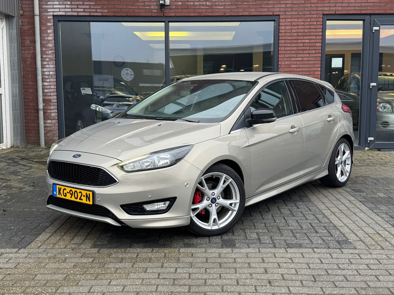 Ford Focus - 1.0 ST-Line | Carbon | Camera | Trekhaak | Navi | - AutoWereld.nl