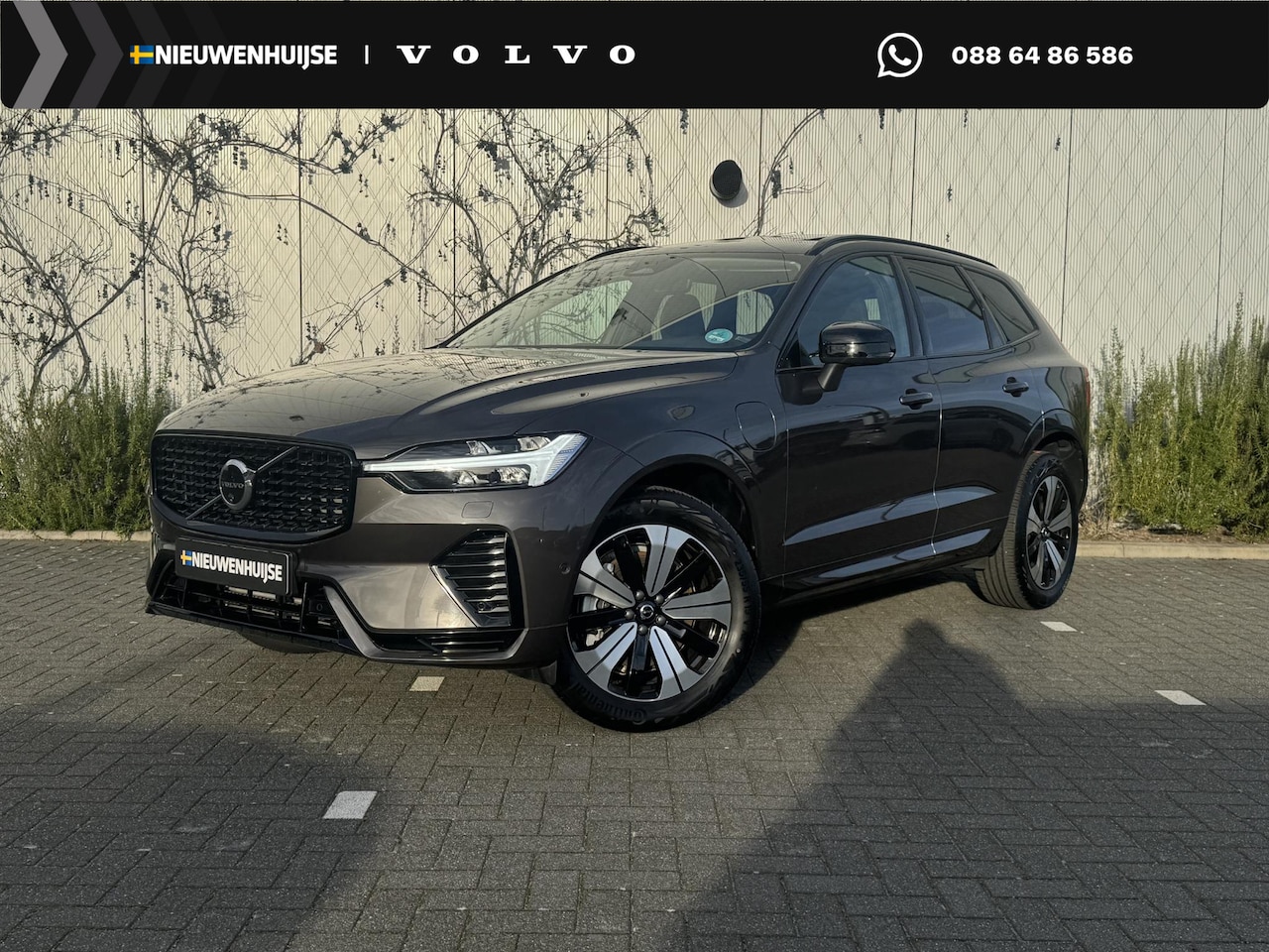 Volvo XC60 - 2.0 T6 Plug-in hybrid AWD Plus Dark | Adaptieve Cruise Control | BLIS Dodehoek Detectie | - AutoWereld.nl