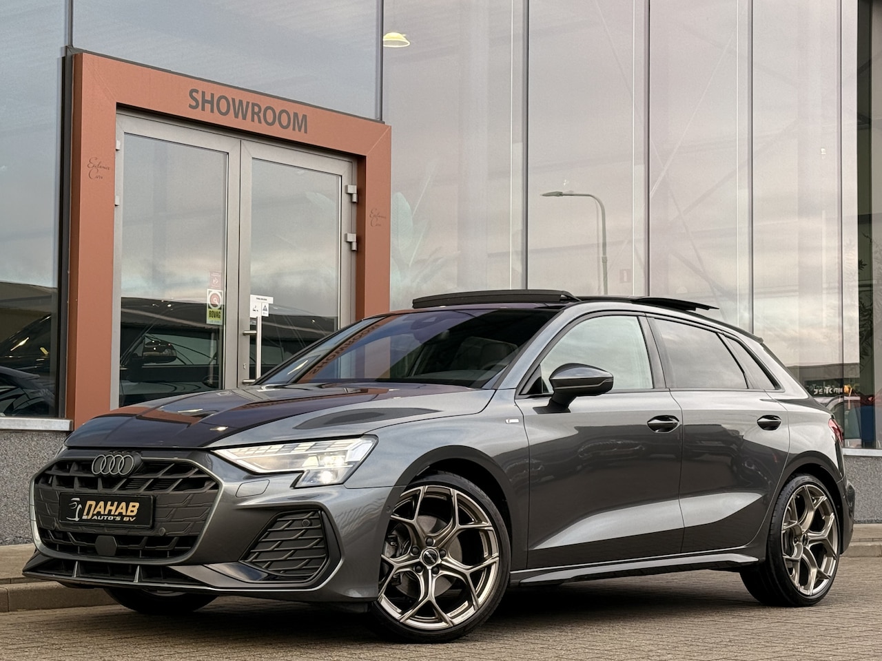 Audi A3 Sportback - 35 TFSI S edition | Pano | Sonos | Alcantara | Head-up | Stoelverwarming | Keyless | - AutoWereld.nl