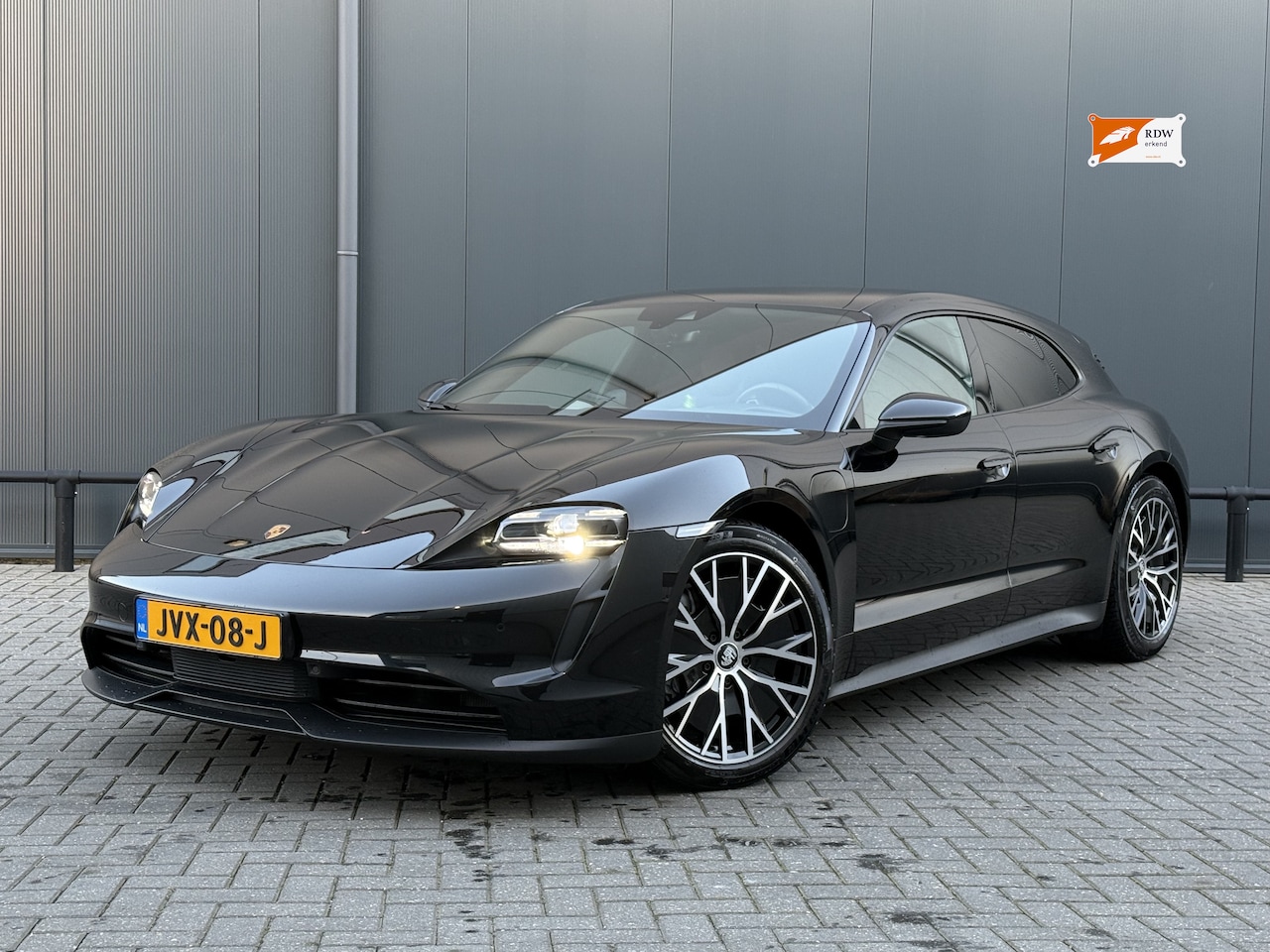 Porsche Taycan Sport Turismo - Turbo 84 kWh Performance Plus 93 kWh 476pk | 2022 | Sportchrono | Panoramadak | 20” - AutoWereld.nl