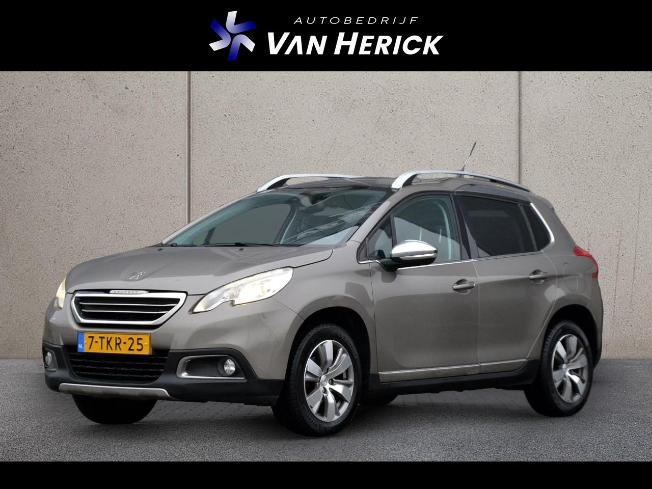Peugeot 2008 - 1.2 VTi Allure Pack Premium Plus | Cruise | Trekhaak | Navi - AutoWereld.nl