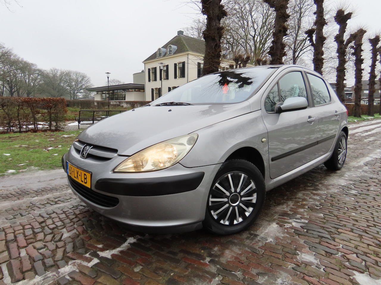 Peugeot 307 - 2.0-16V XT ECC Cruisecontrol Pdc 5 Drs Trekhaak***Apk t/m 15-1-2027*** - AutoWereld.nl