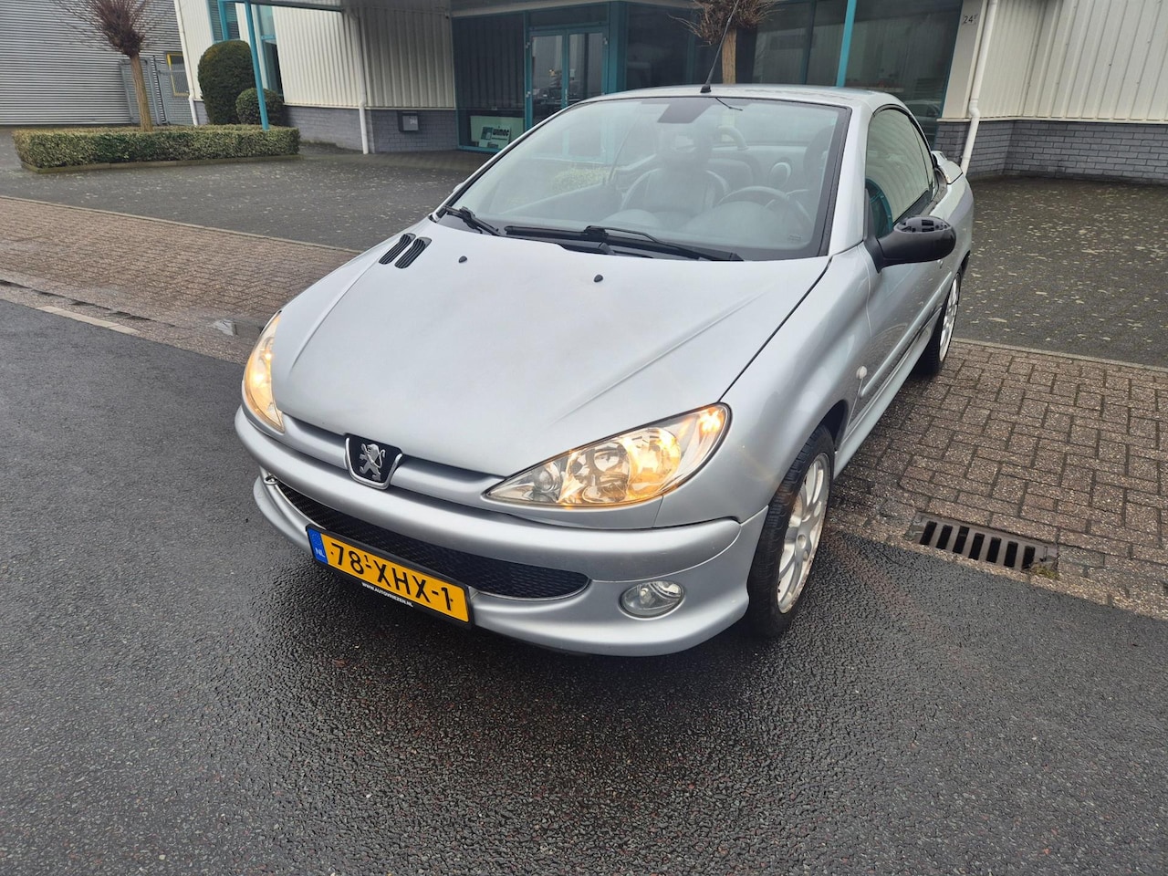 Peugeot 206 CC - 1.6-16V CC Quiksilver Cabrio Leer - AutoWereld.nl