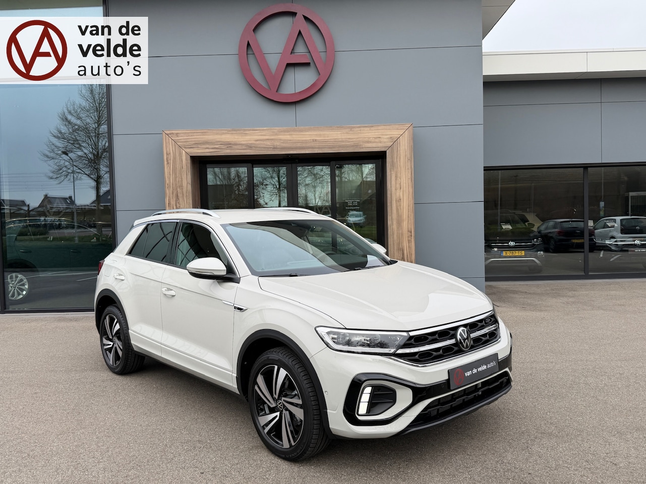 Volkswagen T-Roc - 1.5 TSI 150pk DSG R-Line | Camera | Keyless | Elek. Achterklep | Dode hoek | Rijklaar incl - AutoWereld.nl