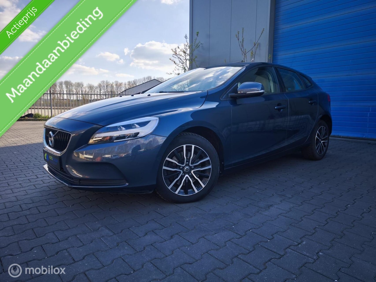 Volvo V40 - 2.0 T2 / Dealer onderhouden / nieuw Distributie / - AutoWereld.nl
