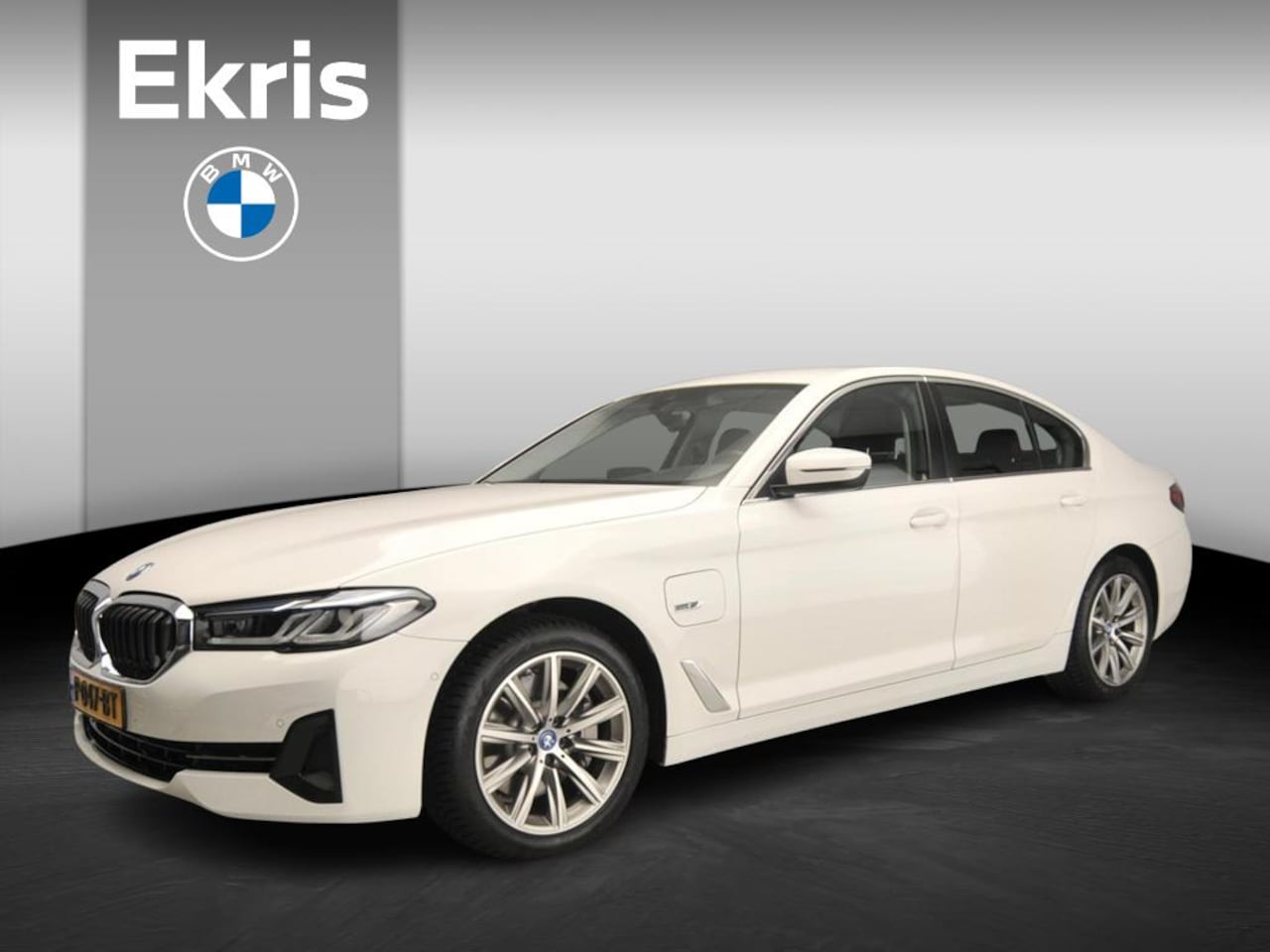 BMW 5-serie - Sedan 520e | Laserlicht | Leder | Navigatie | Elektr. zetels | Stoelverwarming | PDC | DAB - AutoWereld.nl