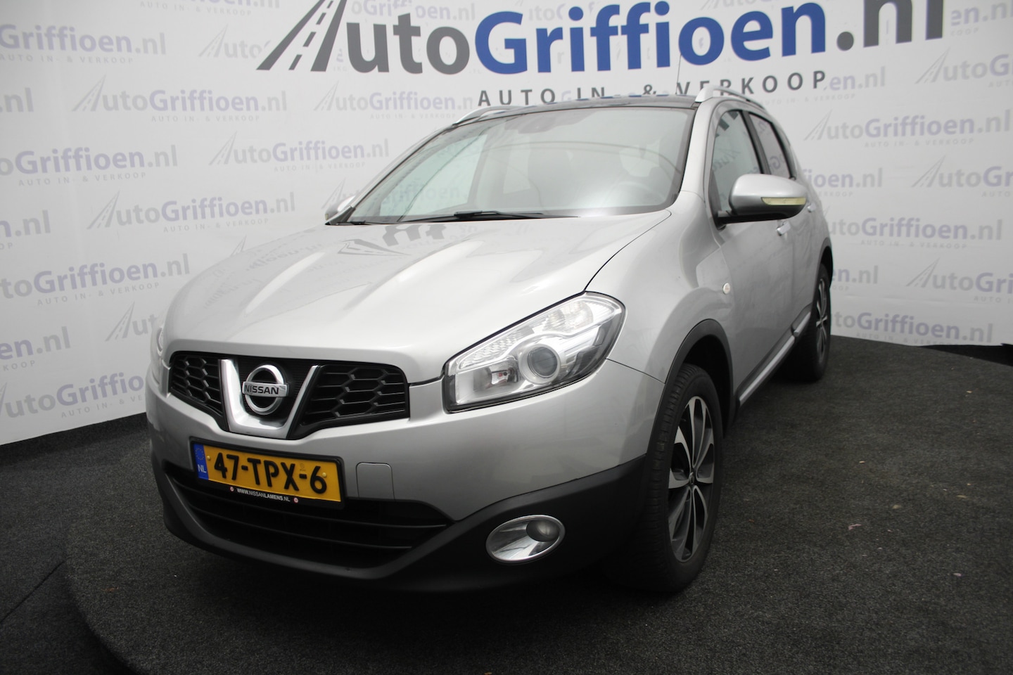 Nissan Qashqai - 1.6 Connect Edition nette SUV met Pano en trekhaak - AutoWereld.nl