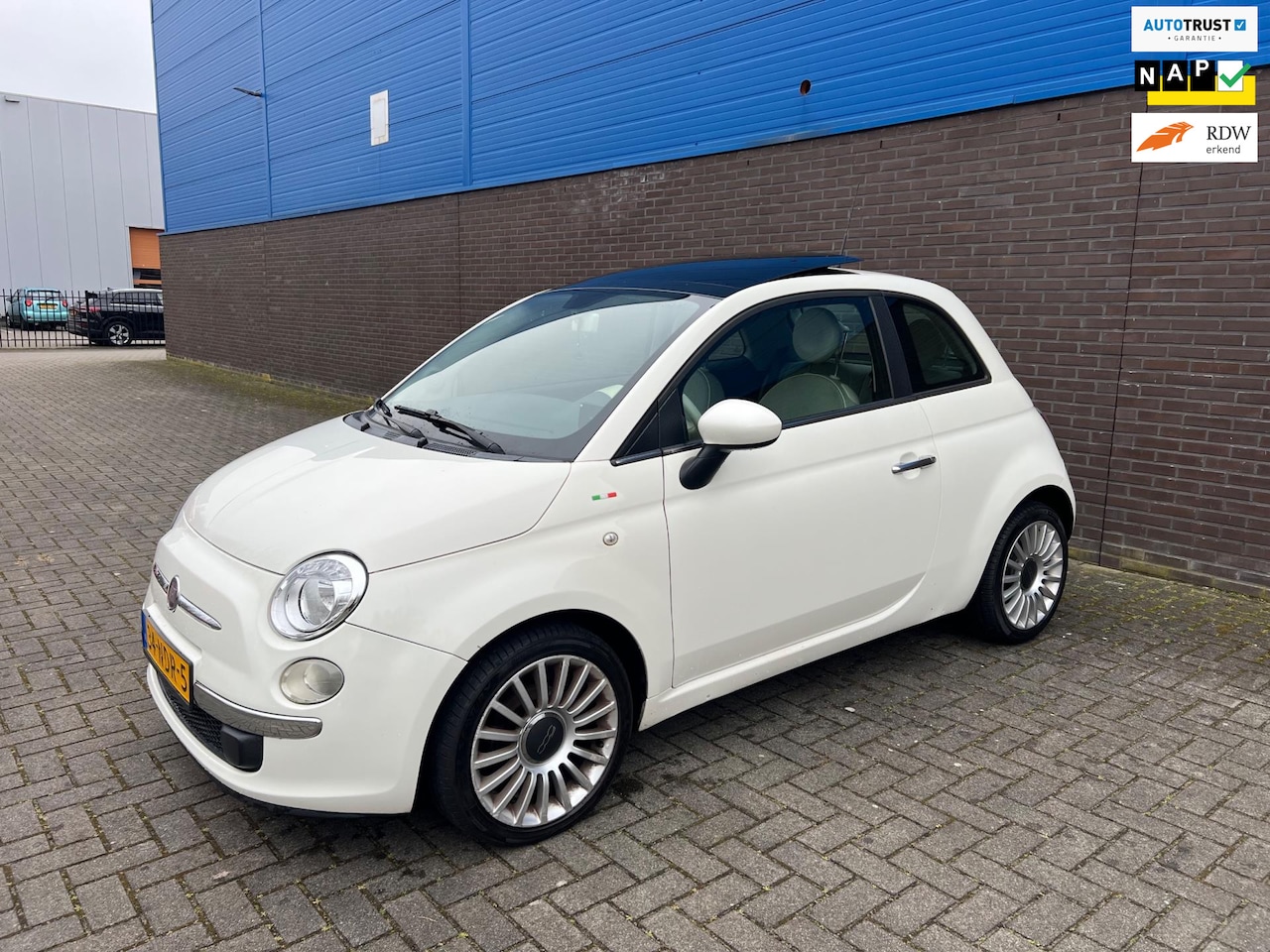 Fiat 500 - 1.2 Lounge | Automaat | Achteruitcamera | Panoramadak Schuif-/kantelfunctie | 16” LM Velge - AutoWereld.nl