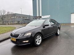 Skoda Octavia - 1.0 TSI Greentech Style Business Automaat DSG 116 PK. Prachtige en als nieuw rijdende auto