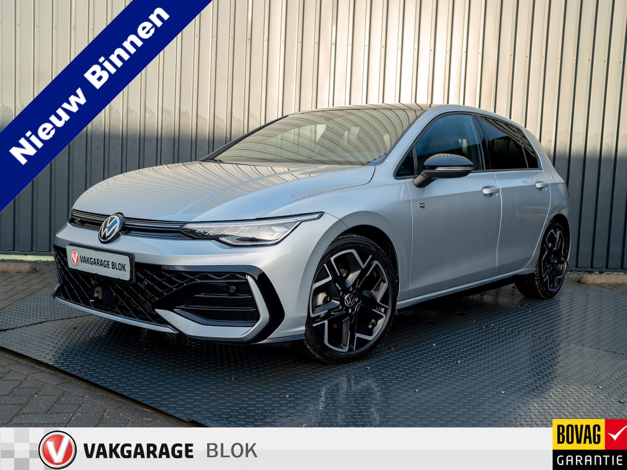 Volkswagen Golf - 1.5 eTSI R-Line Edition | Trekhaak wegkl. | Head Up | Camera | Prijs Rijklaar!! - AutoWereld.nl