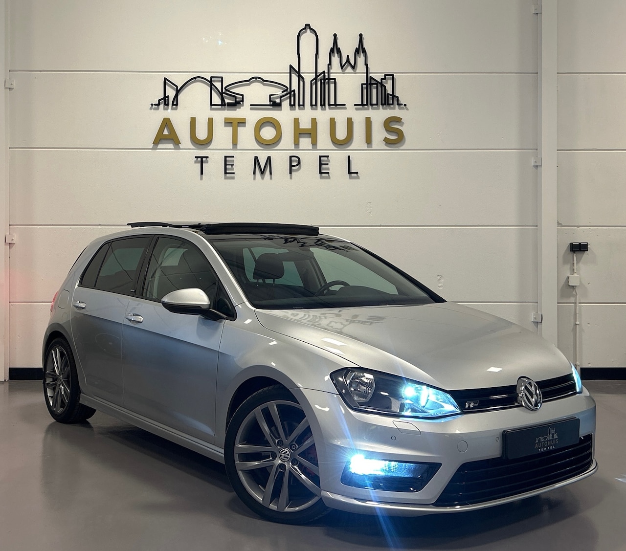 Volkswagen Golf - 1.4 TSI Panoramadak Cruise Climate Pdc Navi Stoelverw 18Inch R Line - AutoWereld.nl