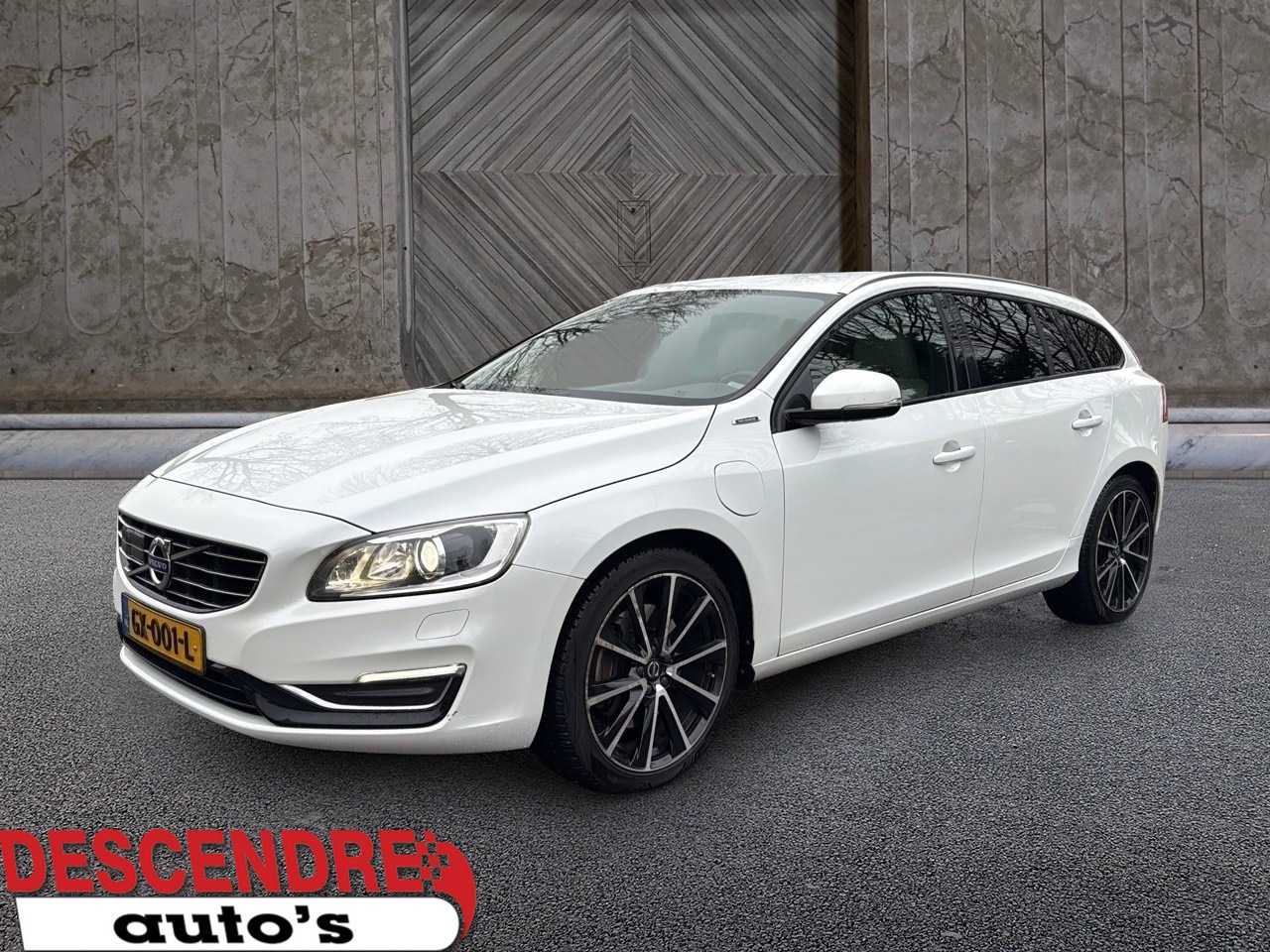 Volvo V60 - 2.4 D5 Twin Engine Special Edition 2.4 D5 Twin Engine Special Edition - AutoWereld.nl