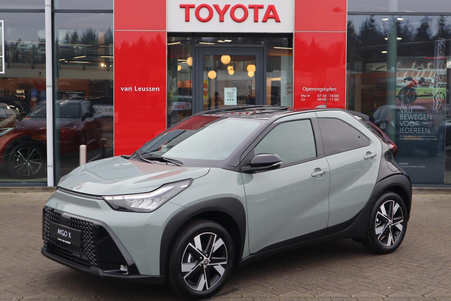 Toyota Aygo X - HYBRID 115 PULSE NIEUW!!! P-SENSOREN KEYLESS LED PRIVACY-GLASS CLIMA APPLE/ANDROID 17" LMV - AutoWereld.nl