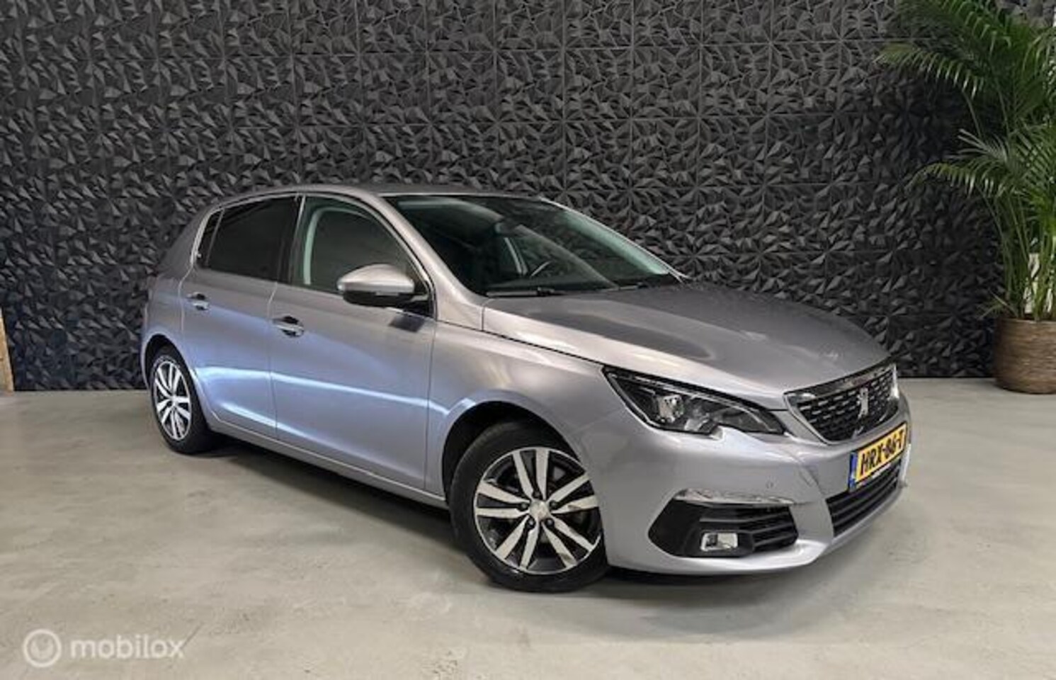Peugeot 308 - 1.2 PureTech Blue Lease Premium | Apple Carplay - AutoWereld.nl