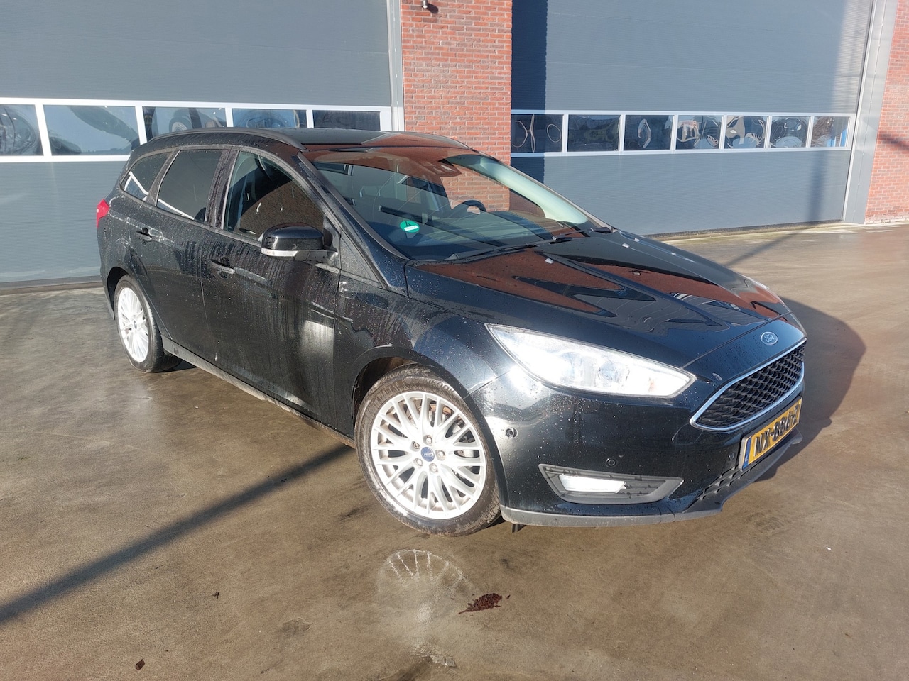 Ford Focus Wagon - 1.5 TDCI Titanium AIRCO/ECC/NAV/LMV - AutoWereld.nl