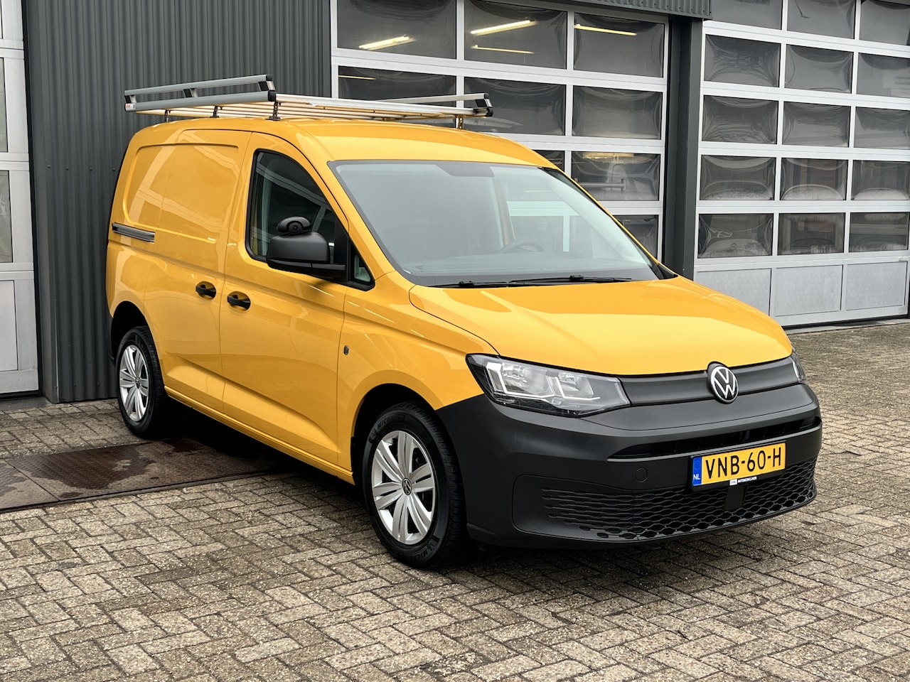 Volkswagen Caddy Cargo - 2.0 TDI Airco Cruise controle Trekhaak 1400kg Telefoon voorbeiding Schuifdeur Betimmering - AutoWereld.nl