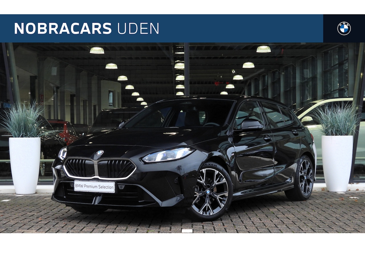 BMW 1-serie - 120 M Sport Automaat / Sportstoelen / Achteruitrijcamera / M Adaptief onderstel / Comfort - AutoWereld.nl