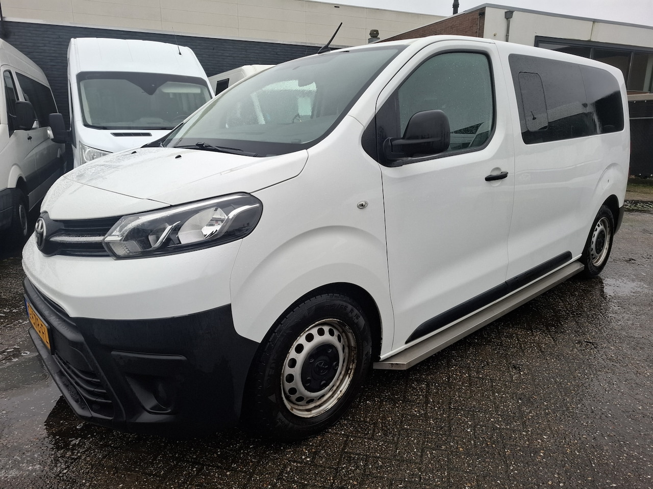Toyota ProAce Shuttle - 1.5 D-4D 9-PERSOONS 9495.- INCL BTW MOTOR KAPOT! 102PK - AutoWereld.nl