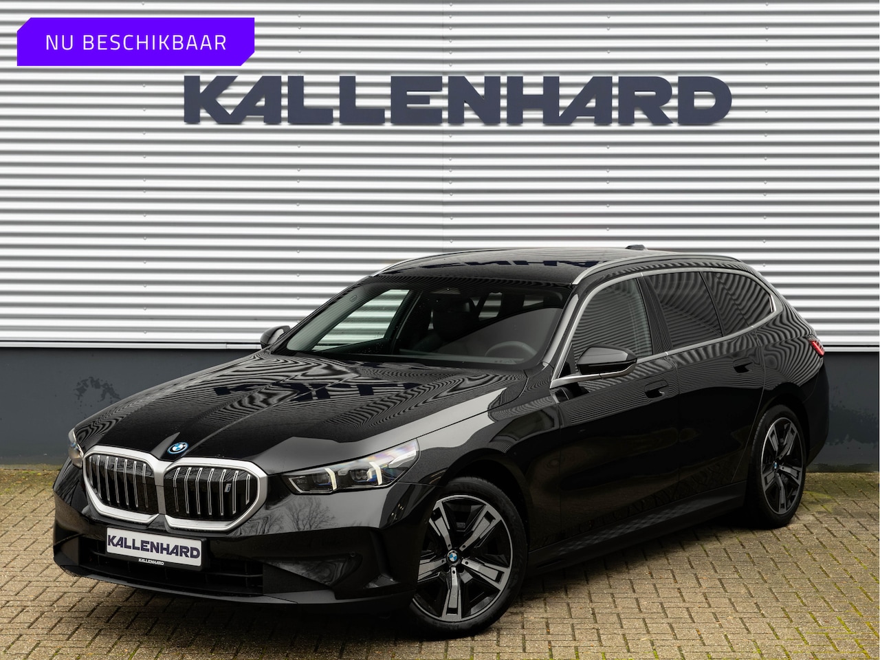 BMW i5 Touring - eDrive40 Sportstoelen - Getint Glas - Harman Kardon - Iconic Glow Exterieur - AutoWereld.nl