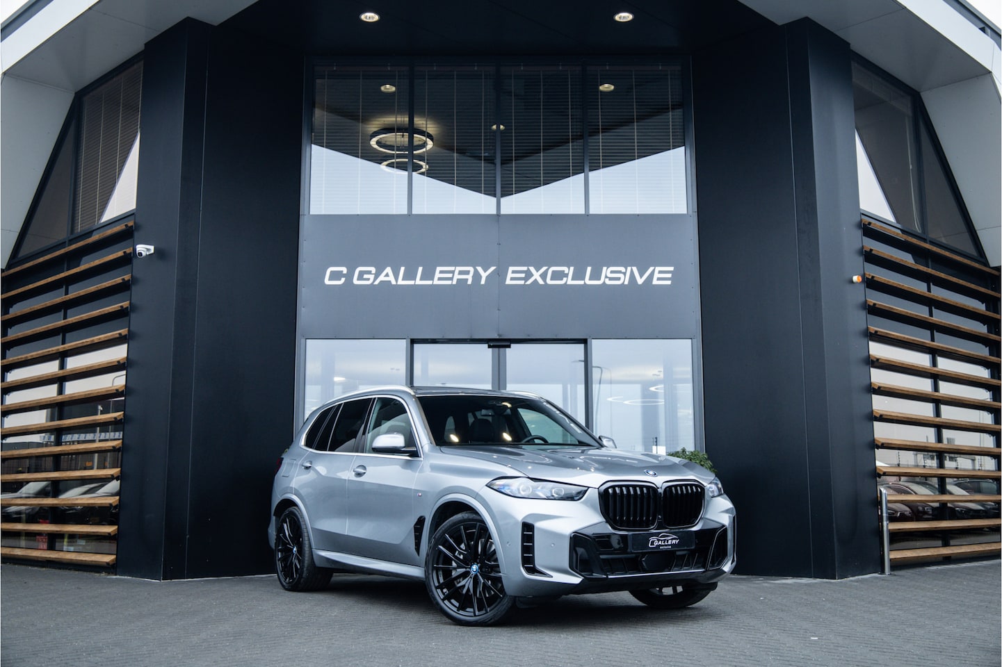 BMW X5 - xDrive50e - M Sport | Panorama | H&K | Luchtvering | Memory | 360 Camera - AutoWereld.nl