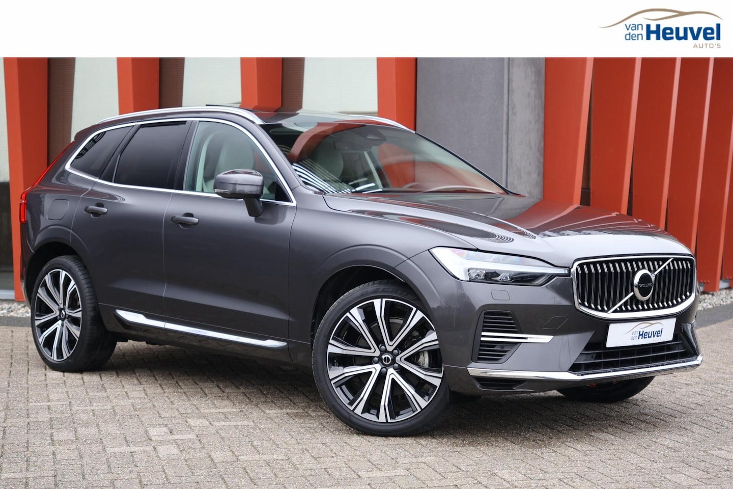 Volvo XC60 - T6 Recharge AWD Ultimate Bright | Stoelverwarming | Trekhaak | Leder | HUD | Parkeercamera - AutoWereld.nl