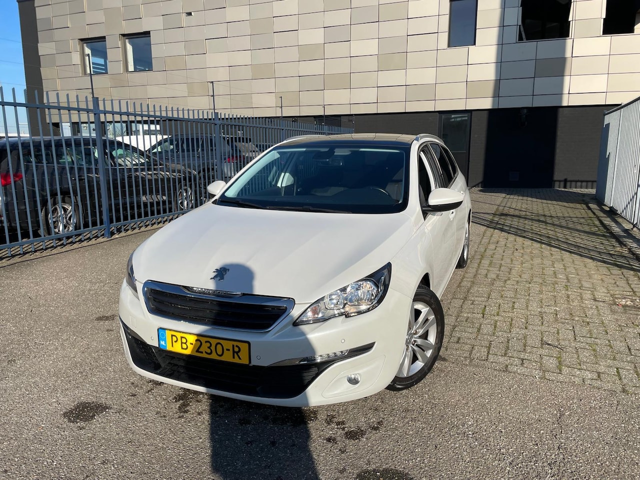 Peugeot 308 SW - 1.2 PureTech Blue Lease Pack 1.2 PureTech Blue Lease Pack - AutoWereld.nl