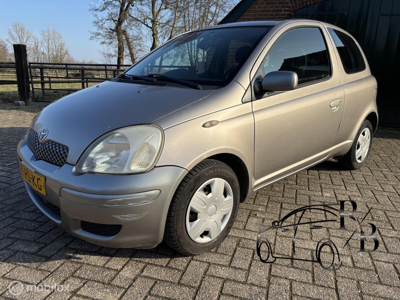 Toyota Yaris - 1.3 VVT-i Sol AUTOMAAT LAGE KILOMETERSTAND - AutoWereld.nl