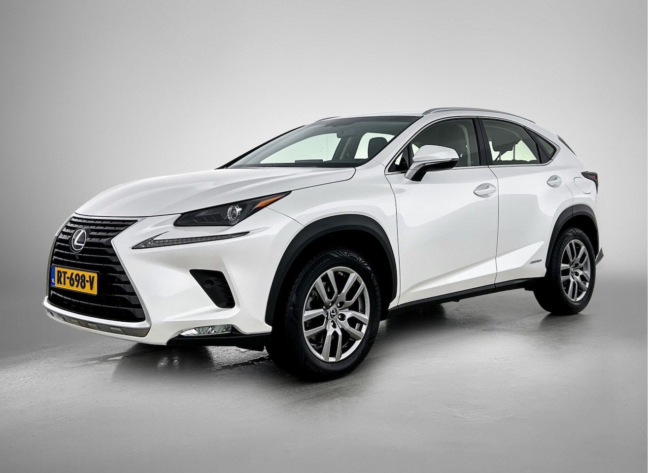 Lexus NX - 300h AWD Business Line 300h AWD Business Line - AutoWereld.nl