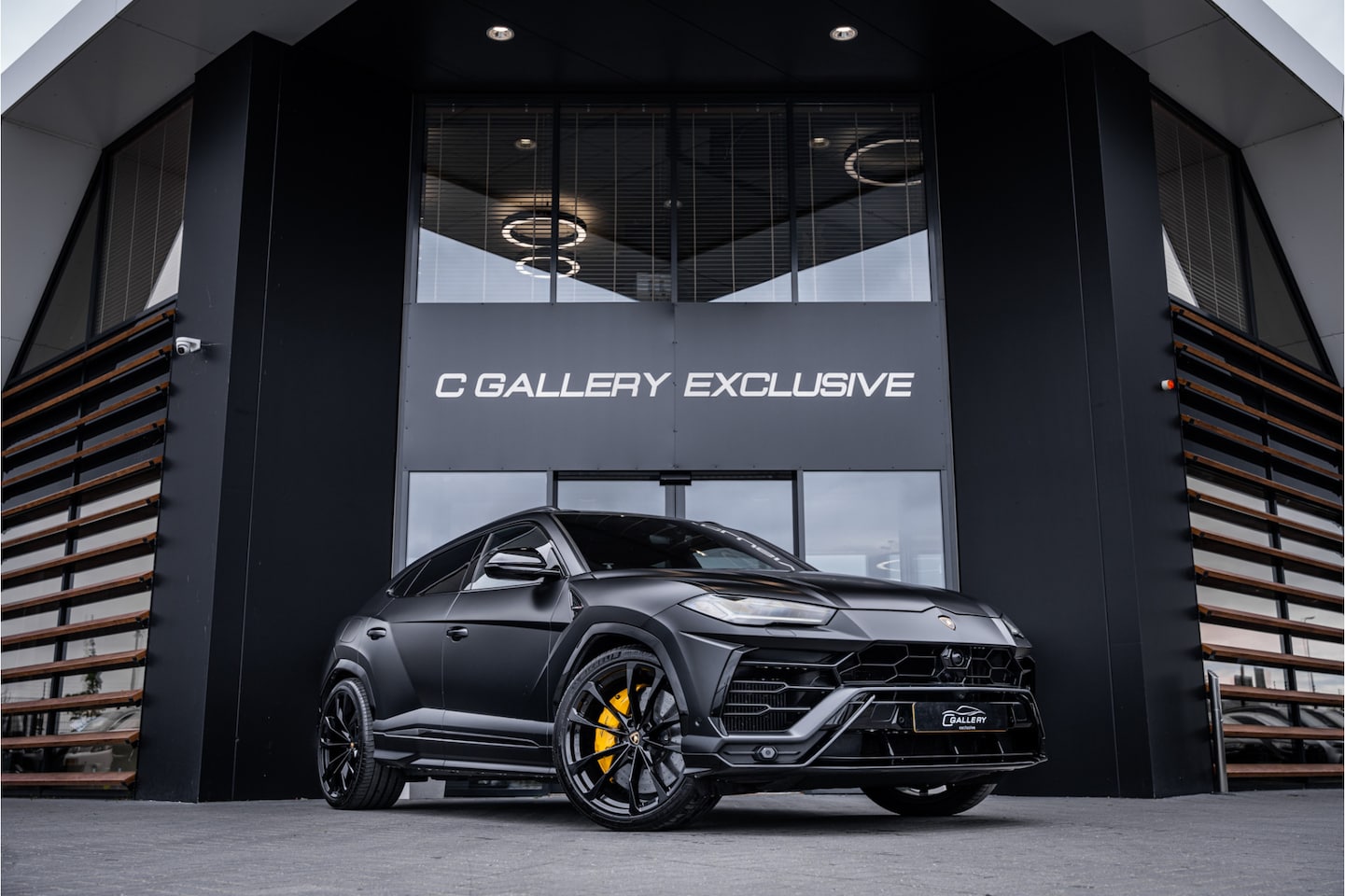 Lamborghini Urus - 4.0 V8 - BTW | Akrapovic | Keramisch | Panorama | Xpel | B&O+ | Massage - AutoWereld.nl
