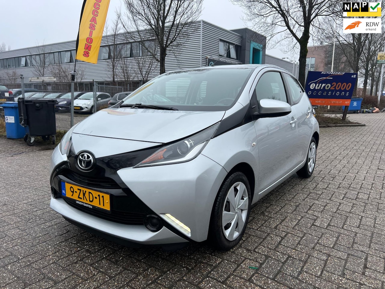 Toyota Aygo - 1.0 VVT-i x-play - Cruisecontrole - Camera - Nap - AutoWereld.nl