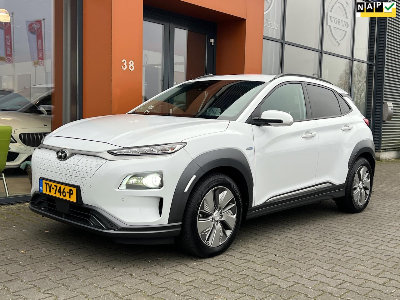 Hyundai Kona Electric - EV Premium 64 kWh|HUD|Stoel+Stuurverw.|Carplay - AutoWereld.nl