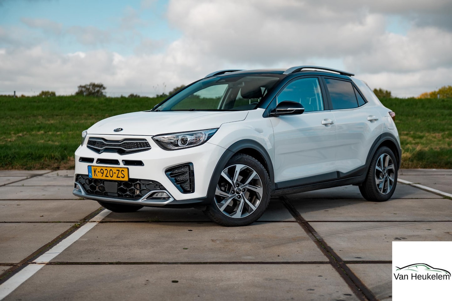 Kia Stonic - 1.0 T-GDi 120PK MHEV GT-Line | TREKHAAK | CAMERA | DAB | NAVI | ALL SEASON BANDEN - AutoWereld.nl