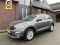 Volkswagen T-Roc - 1.5 TSI Style ADAPTIVE CRUISE CONTROL | CAMERA | TREKHAAK | LED | APPLE/ANDROID CARPLAY