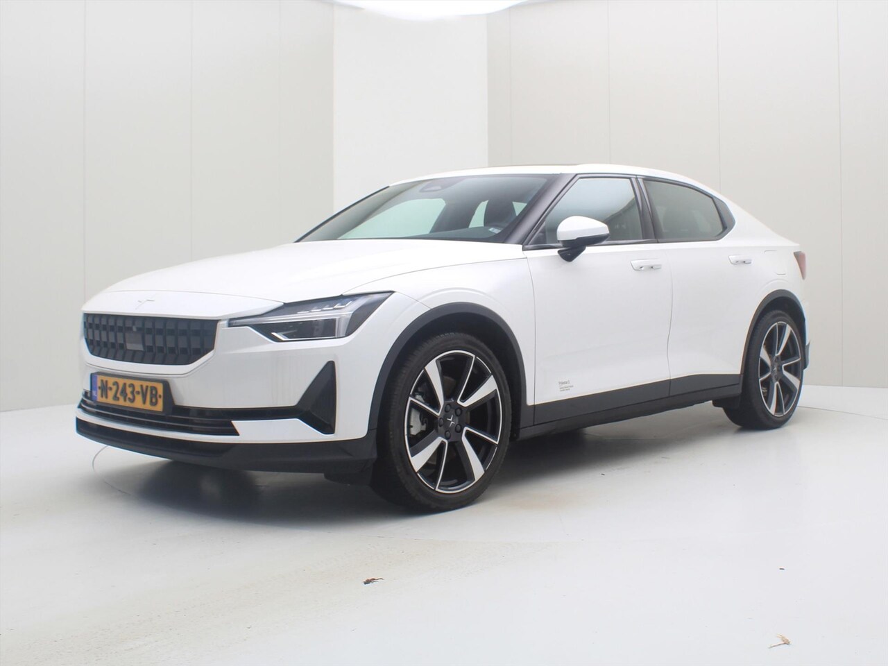 Polestar 2 - Standard Range Single Motor 63kWh 225pk 93% Soh[ TREKHAAK+PLUS PACK+PANO+CAMERA ] - AutoWereld.nl