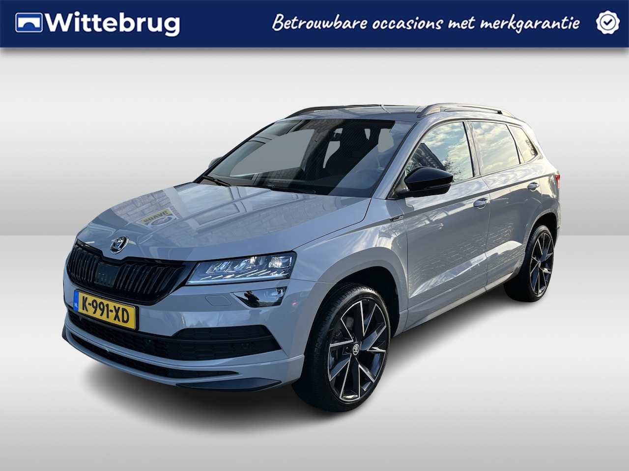 Skoda Karoq - 1.5 TSI ACT Sportline Business / AUTOMAAT/ ELEKTR. TREKHAAK/ CAMERA/ PARK. SENSOREN/ STOEL - AutoWereld.nl