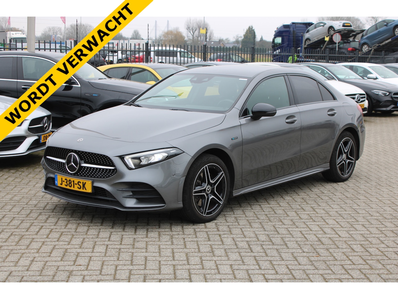 Mercedes-Benz A-klasse - 250e AUT8 AMG Limited NIGHT PAKKET PANORAMADAK SFEER DISTRONIC CARPLAY - AutoWereld.nl