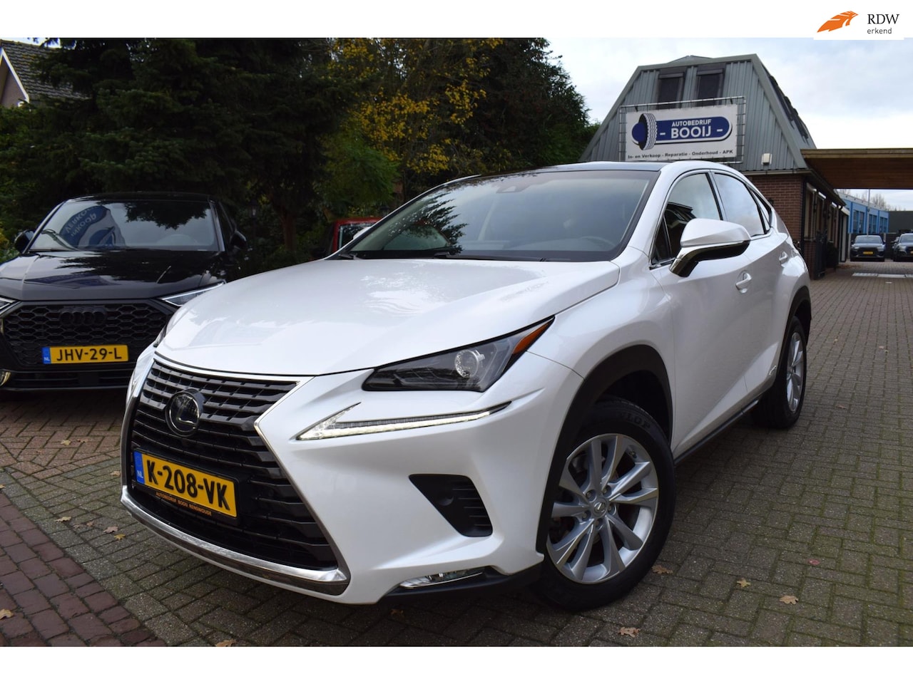 Lexus NX - 300h AWD Luxury Line AUTOM/PANO DAK/CRUISE/NAVI/CARPLAY/CAMERA/TREKH/XENON/LEDER/DEC 2018/ - AutoWereld.nl