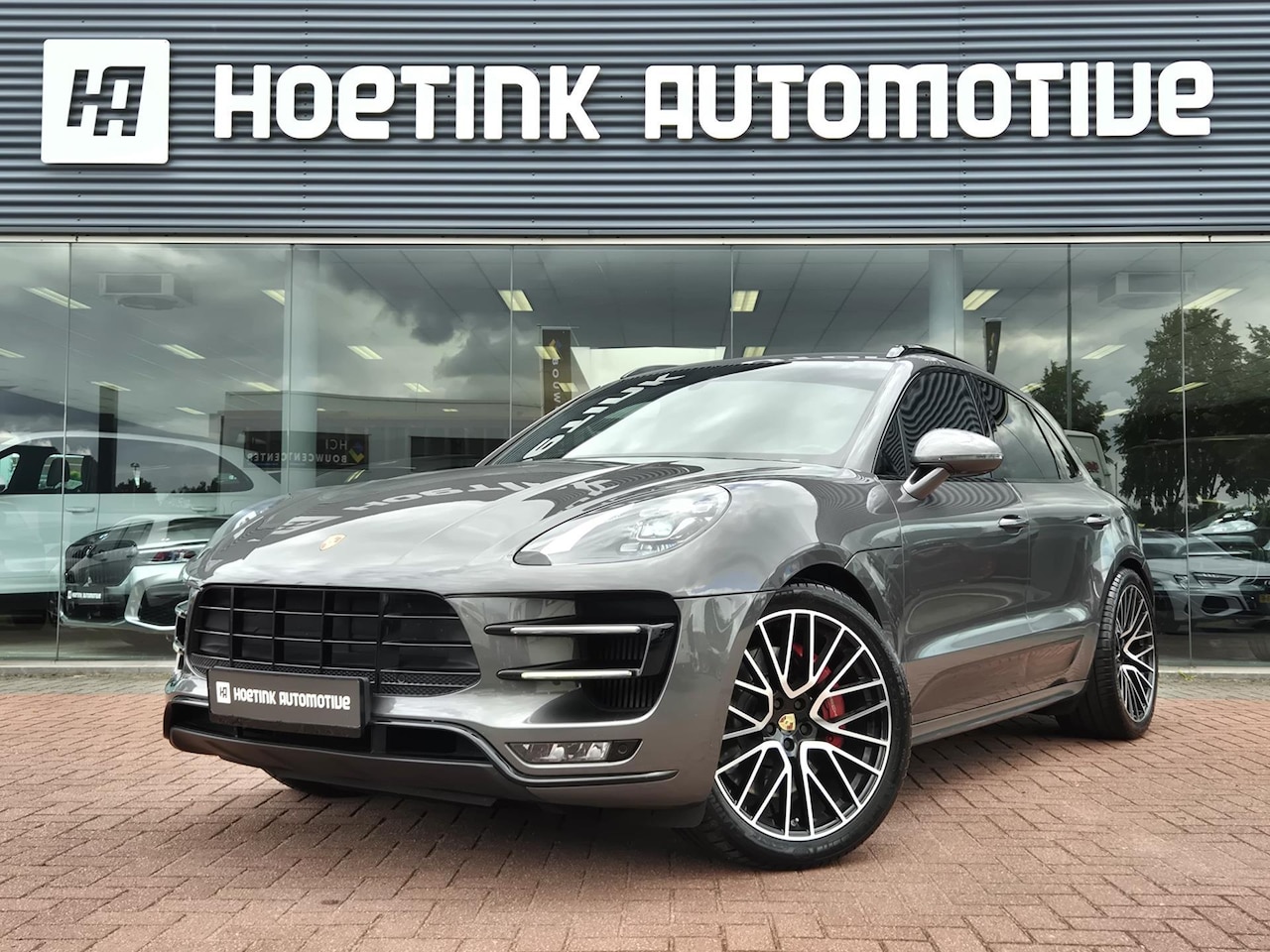 Porsche Macan - 3.6 Turbo Performance Package | Target Blue Eye | RVS uitlaat | Elc trekhaak - AutoWereld.nl